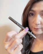 落ちない、にじまない、肌に優しい【ATSUSHI NAKASHIMA Cosme　ニブリクイドアイライナーBR1】リキッド好きですが特にこちらは、描きやすいブラウンだから全体が&hellip;のInstagram画像