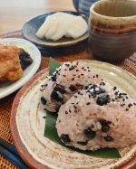 おうち朝ごはん𖤣𖤥𖠿𖤣𖤥☀️🌱【献立】❍赤飯おにぎり🍙❍唐揚げ❍べったら漬昨夜の残り物の唐揚げと&hellip;赤飯おにぎりで朝ごはん🥢(※特にお祝い事はありません😂おこ&hellip;のInstagram画像