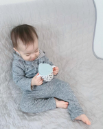 一口飲んでみたら&hellip;何が入ってたのかと思うほどのハイテンション🍺（Done by Deerの2ハンドルスパウトカップお試し中）#コップ が違うだけで#そんなに変わるのか &hellip;のInstagram画像