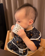 最近悩んでいた「食事中のコップ問題」‪ 𓎩練習用に買った小さなコップをずっと持ってくれなくてどうしようか悩んでいたところに、Done by Deerの2ハンドルスパウトカップを&hellip;のInstagram画像