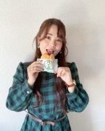 *.パクリッ☺︎おやつに八天堂のくりーむぱん♡これ美味しいょね🤤抹茶、チョコ、カスタード、小倉、生クリーム、いろんな種類がでてるの♫フローズンなくりーむぱんだから、&hellip;のInstagram画像