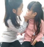 こんにちは☺.乾燥の時期ですねー。若い子は乾燥知らずかと思いきや、我が子達の皮膚はカラカラで足とか粉吹いてます😅.最近の娘たちの乾燥ケアはコレ❗..-あのワセリ&hellip;のInstagram画像