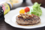 オートミール入りホシサンあまくち醤油で和風ハンバーグ玉ねぎソースホシサンあまくち醤油で和風ハンバーグ作りました。オートミールを入れてますが、私はO.K.ですが、食感が子供たちに不評でした😢&hellip;のInstagram画像