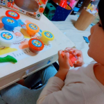 めちゃくちゃ集中して箱の写真の動物たちを作ってます#お米のねんど #お米の粘土 #粘土遊び #おうち遊び #室内遊び #銀鳥産業 #monipla #gincho_fanのInstagram画像