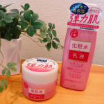 pdcピュアナチュラルエッセンスローションリフト*.⋆クリームモイストリフト*.⋆普段忙しいけとスキンケアいろいろ塗ってると時間かかるけど、これは楽ちん♪化粧水と乳液が1本&hellip;のInstagram画像