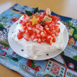 ・Merry Christmas🎄🎅８歳の息子とケーキ作り👦星型に苺たっぷりケーキ🍓スポンジケーキミックス粉を使うと簡単に作れちゃうよ～😆シリコンの星型を使うとラク⭐焼けたスポンジ&hellip;のInstagram画像