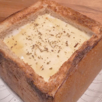 レトルトのクラムチャウダースープを満腹系アレンジ！パンとスープだけじゃ物足りないから少しボリュームアップしたいなーって時に。このスープそのまま飲んでも美味しいけどコク旨で味がしっかりしてるから他に&hellip;のInstagram画像