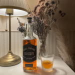 ୨୧ ┈┈┈┈┈┈┈┈┈┈┈┈┈┈┈┈┈୨୧...ウイスキー🥃が好きな私。いつもはジャパニーズウイスキーを飲んでいますが、たまには違うウイスキーも💕エズラ&bull;ブルック&hellip;のInstagram画像