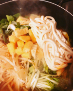 大好きな鍋💕今年はキムチ鍋をよく作っています💕テーブルマークさんの冷凍うどんは凍ったまま鍋に入れるだけ💕ツルツルしていてとても美味しい💕家族にも好評でした💕#テーブルマーク #&hellip;のInstagram画像