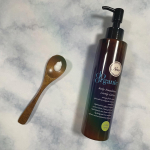 do organicのボディ エマルジョン ライブリーシトラスを使用しました！この季節は特に乾燥がひどいので、一生懸命ボディケアをしていますが、保湿力の高いものはべたつきが気になったりしますよね&hellip;のInstagram画像
