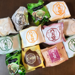 八天堂のお楽しみBOX！八天堂のクリームパンは大好きで、昔からよく買ってます。ふわふわで美味しいのよね😍季節限定の味は、見つけるとつい買ってしまう😅最近はクロワッサンやマフィン、ちょっと変&hellip;のInstagram画像