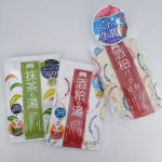 「酒粕パック」「酒粕の湯」「宇治抹茶の湯」..和フード（和食材）を使った美容法からうまれたスキンケアブランド「ワフードメイド」のパックや入浴剤です。.🍶酒粕パック🍶パウチに入っ&hellip;のInstagram画像