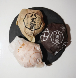 ・・・〜黒蜜きなこ、メロンカスタード、カレー・・・・・・・・八天堂さんのスイーツをコーヒーといただきました☕️こちらはお取り寄せグルメで大人気のたくさん入ったBOX🥐色&hellip;のInstagram画像