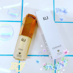 さっきファンデ塗ろうとしたら乾燥してほうれい線にシワがっっ❗️大変て事で今日は潤すタイプ山田養蜂場さんの薬用 RJエッセンス（医薬部外品）を塗ります❣️❣️今山田養蜂場さんのク&hellip;のInstagram画像