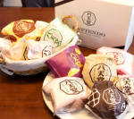 並べただけでもう幸せ❤️笑八天堂 @hattendo_official お楽しみレギュラーBOXをいただきました😍定番のクリームパンが３種必ず入っていて（5種からランダム、我が家は&hellip;のInstagram画像