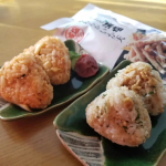 ご馳走続きだった年末年始、家族にイカ天おにぎりをよくリクエストされました。こちら、株式会社合食さまのおいしい減塩やわらかいか天を使っております☺旨味たっぷりの衣に包まれた柔らかいイカが後をひく&hellip;のInstagram画像