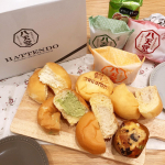 𖤣𖥧𖥣𖡡𖥧𖤣🧡八天堂お楽しみレギュラーBOX🧡..そろそろお餅にも飽きてきた頃😗ちょっとぶりに #八天堂 のお楽しみBOX🍞定番のくりーむパンをはじめ、いろんなパンがランダ&hellip;のInstagram画像