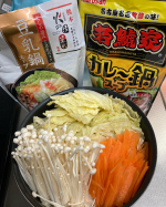 マルサンアイのお鍋スープ若鯱家監修カレー鍋火の国華れ監修豆乳鍋両方ともしっかり魚介の出汁が効いてるので、スープが美味しい！！野菜をたっぷり入れましたが、味もしっかりしてるので、薄いと感じな&hellip;のInstagram画像