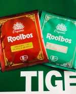 TIGERルイボスティー2種類飲み比べセットが届きました😊✨✨⁡プレミアム・ルイボスティーは、南アフリカの太陽光を活用して天日干しして発酵。ルイボスティー特有の豊潤な香りが特徴です。⁡&hellip;のInstagram画像