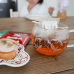 𓍼⁡⁡子どもとティータイム。⁡タイガーのルイボスティーと🫖⁡⁡⁡#タイガールイボスティー #ルイボスティー #プレミアムルイボスティー #オーガニックルイボスティー&hellip;のInstagram画像