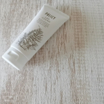 .ポリシー ゲルクリーンアミノ酸系の洗顔クリーム天然サポニンが古い角質などタンパク系 の汚れをやさしく洗い落としてくれるそうです✨チューブから出すとこってりとコクのあるクリームのよ&hellip;のInstagram画像