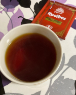 紅茶のように発酵させたプレミアム・ルイボスティーに緑茶のようにあえて発酵を止めた生葉（ナマハ）ルイボスティーどちらも美味しいー。遠赤焙煎で香りを高めたルイボスティー茶葉&hellip;のInstagram画像