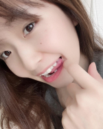 休日の朝🪟ˎˊ˗朝からWHITE CLUBでホームホワイトニング🦷だいぶ明るくなったと思うねんなぁ！🦷いつも夜とかにもしてたけど、朝やったらスッキリするし気分もあがる🦷5分&hellip;のInstagram画像