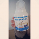 カルシウムグミ  娘のおやつ🥰手軽に美味しくカルシウムが捕れるので、私もたまに食べてます🤗毎日欠かさず食べてくれるから、お子様の栄養バランス気になるママにもおすすめ🍀他にも味あ&hellip;のInstagram画像