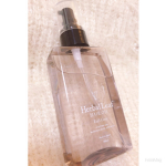 ⁂... #ハーバルリーフヘアオイルアールグレイの香り.....⦅ 商品情報 ⦆厳選された国際基準のオーガニック成分を配合した、洗い流さないヘアトリートメントです。カラーやパーマ&hellip;のInstagram画像