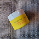 パーフェクトワンフォーカス　スムースクレンジングバーム気になる毛穴の黒ずみをスッキリ。じゅわっととろけるクレンジングバーム「スパチュラ不要」 の柔らかなテクスチャーで、手に取ると液状に素早くと&hellip;のInstagram画像