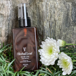 ハーバルリーフ オーガニックヘアオイルのご紹介です💗口コミを見て、気になっていた商品です💗パッケージもおしゃれ✨やわらかなテクスチャで、とっても馴染ませやすい💗夜はタオルドライ後の髪につけてか&hellip;のInstagram画像