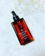 以前から大好きで、去年の個人的ベスコスでもあったオーガニックヘアオイル　ハーバルリーフ🌿💓またご縁があって使わせて頂きました☺️💓💓サラっとしたテクスチャーのオイルで重めのオイ&hellip;のInstagram画像