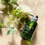 **【ハーバルリーフ オーガニックシャンプー】**昔から、クセ・白髪・抜け毛etc&hellip;髪の毛にコンプレックスありまくりのワタクシ🤦🏻&zwj;♀️*こちらのシャンプーはそんな悩めるア&hellip;のInstagram画像