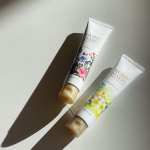 @miccosmo 【HURRYHARRY】ハリーハリーの大人のハンドクリーム試してみたよ🧸🍒香りはロイヤルプルメリアとエルプグリーン🌷どっちも華やかで癒される😌✨国産プラ&hellip;のInstagram画像