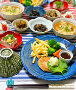 今日は和食🍴#大豆と蒟蒻の和風ハンバーグ#ひじきの煮物#薬味のせ冷奴#きゅうりのQちゃん#ワンタンスープ#レアチーズケーキ富士貿易（@fujitrading_ihq&hellip;のInstagram画像