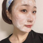 ぷるぷふ💦しゅわしゅわ🧼B剤が入ってるカップにA剤を入れてまぜまぜ🥣顔に塗って時間置いたら固まって剥がせるように💗炭酸パックだからなんだかシュワシュワしてる気がしました✨お&hellip;のInstagram画像