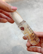 @eporashe 金箔配合の無添加美容液　プレミアムGK古来より美に欠かせない成分金（金箔）を配合した、贅沢な美容液を使ってみたよ！金箔がキラキラと綺麗に動くそれ&hellip;のInstagram画像