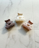 最近のヘア周り、お気に入りグッズのご紹介✨　　キャンドゥで見つけた、くまのヘアクリップ🧸　くすみカラーが可愛いくて❤️ついついイロチで、全色買っちゃいました😍　&hellip;のInstagram画像