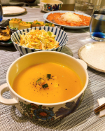 南瓜のポタージュを作りました🎃💕スーパーで安くなってて半玉買ったものの、南瓜って一気に使えないから冷蔵庫に眠ったままの姿を見ながらどうしようかな〜と思ってたのですが笑、ポタージ&hellip;のInstagram画像