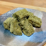 玄米酵素の元気餅作ってみたら美味しい！・玄米酵素ハイゲンキスピルリナ&hellip;２袋・砂糖(今回は黒砂糖)&hellip;３グラム・塩&hellip;ひとつまみ・切り餅(今回は玄米餅)&hellip;２個①餅以外の材料を混ぜ合わせておく②&hellip;のInstagram画像