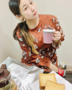 I have more time at home🍞Enjoyed delicious bread and herbal tea🫖☕️I want to go out soon｡ﾟ(ﾟ&acute;&omega;`ﾟ)&hellip;のInstagram画像