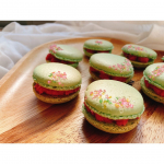 Macaroons🍭毎年、バレンタイン生チョコでいいって言われるから今年は何か違うものでも&hellip;と思っていたらマカロン手作りキットをいただいたので早速作ってみました☺️&hellip;のInstagram画像