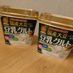 国産大豆の豆乳使用 豆乳グルト 400gのお試しをさせて頂きました〜！豆乳って食べにくいかなっと思ったんですが、美味しかったです。、豆乳の味が強かったですが、イチゴジャムをかけて食&hellip;のInstagram画像