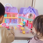 ..我が家の子供たちがはまってるこれ！！ベビーブラッシュのドールハウス❤️トイザらス限定のおもちゃだよ！u0040toysrus_jp おうちも家具もパステル調で可愛い❤️って私も思&hellip;のInstagram画像