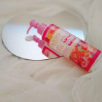 ・私は乾燥肌でおでことかすぐにカサつくの💦肌のターンオーバーも遅いのでピーリングを使っています( ˙꒳​˙ᐢ )これは濡れた手でも使えるのでお風呂で使えて便利～✨余分な角質を浮き上が&hellip;のInstagram画像