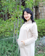 最近ふとした瞬間ガラス等に映った横向きの自分を見かけたりすると自身の厚みにびっくりします😂（太ってはいない&hellip;はず！と言い聞かせる私😅）ただこのパーカーワンピは割とスッキリ着られて嬉しいです&hellip;のInstagram画像