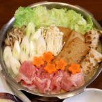 お鍋✨マルサンアイさんのストレートタイプの鍋スープを２種いただいたので早速作りました😋どちらも有名店監修のもので、火の国華れ監修豆乳鍋スープと、若鯱家監修カレー鍋スープ🎵ストレート&hellip;のInstagram画像