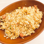 🍳\ お昼ごはん𓌉◯𓇋 /𖧧.｡.Menu⚪︎カレー炒飯たまごとウインナー入り。味付けはカレー粉にクミンも少し加えてみたよ🤭🍛𓂃◌𓈒𓐍2枚目は和柄の&hellip;のInstagram画像