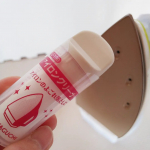 あったら便利👀⁡⁡✨⁡⁡⁡⁡⁡アイロンにこびりついた&rdquo;よごれ&rdquo;落としに使えるKAWAGUCHIの👕アイロンクリーナー👖⁡熱くなったアイロンにクリーナーを擦り付けて、溶けた液をさっと拭き取るだ&hellip;のInstagram画像