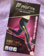 おうち時間が長くなると運動不足になりませんか？？私は冷えるタイプなので、寝る前に毎晩ヨガのポーズで股関節を始め、あちこち伸ばして血行を良くしてから眠ります😴(じゃないと身体がバッキバキになりま&hellip;のInstagram画像